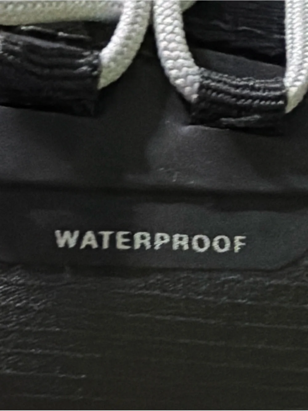 On Cloud Women’s Size 6 Cloudhero Mid Waterproof Shoes Sneakers Youth 4.5 NEW
